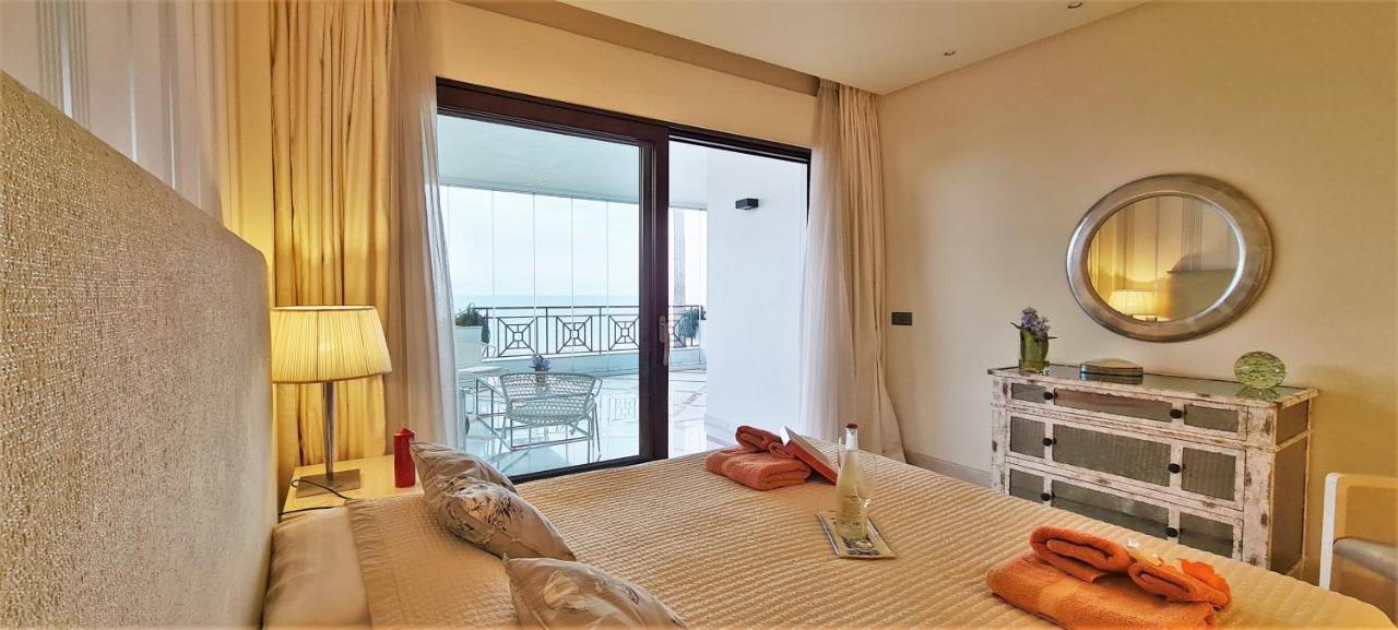 Luxury Apartment Frontal Beach In Doncella Beach Estepona Eksteriør billede