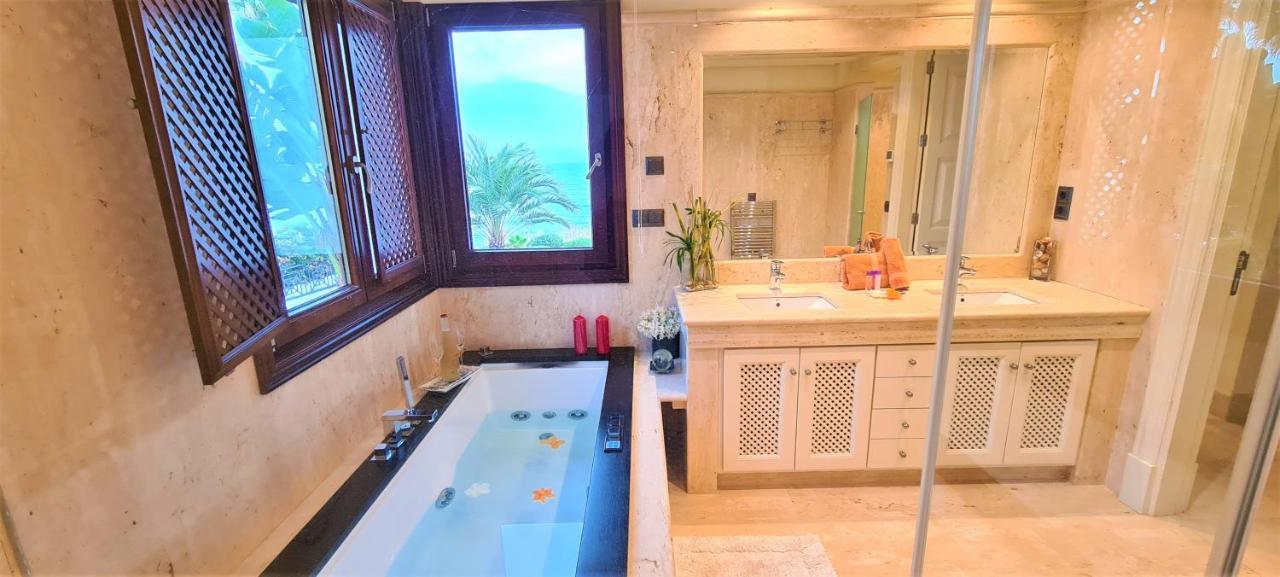 Luxury Apartment Frontal Beach In Doncella Beach Estepona Eksteriør billede